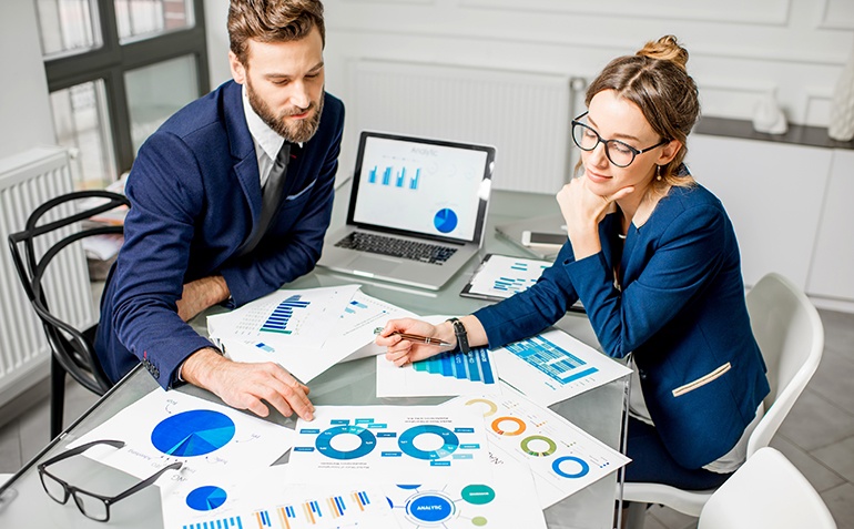 Professonal thinking right Business Intelligence  tool that suits his business requirements